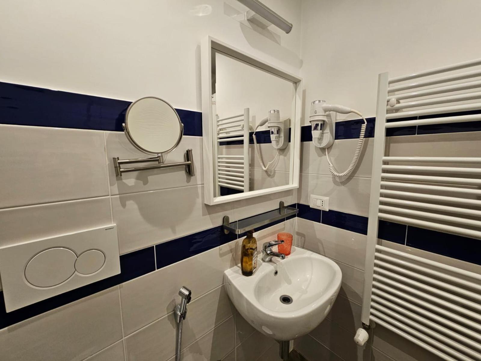 Be Your Home - Guest House Colors Civitavecchia Exterior photo